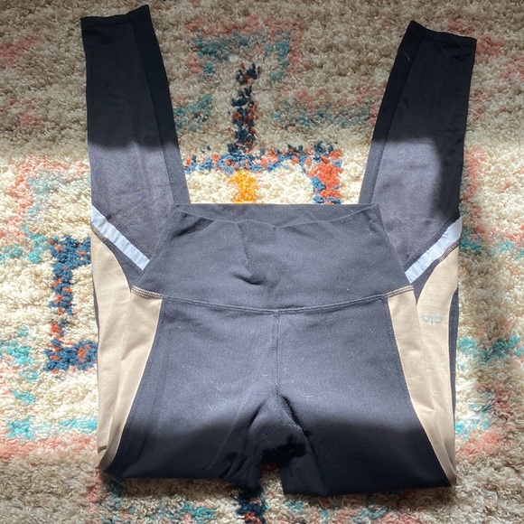 Alo Yoga High Waisted Leggings - Picture 5 of 7